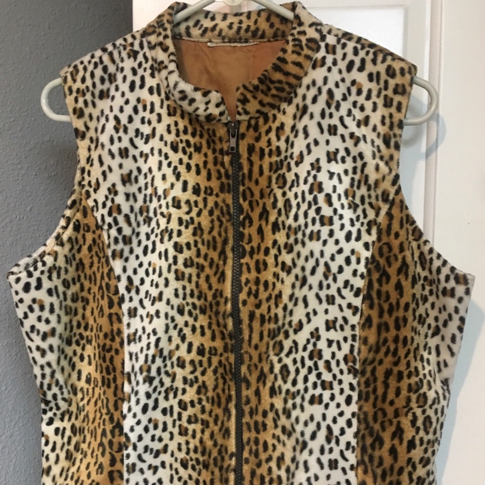 Preston & York brand; size large; leopard vest